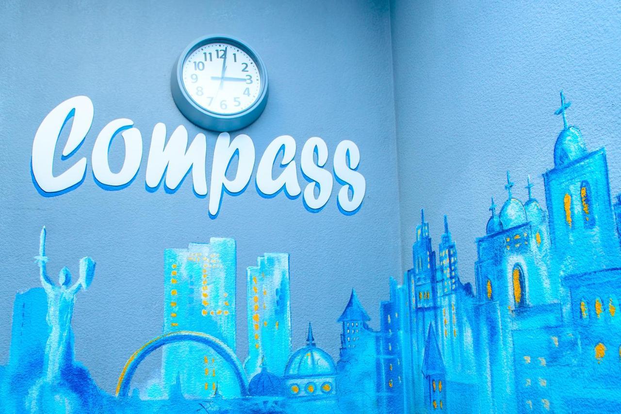 U-Compass Hostel Kiev Buitenkant foto