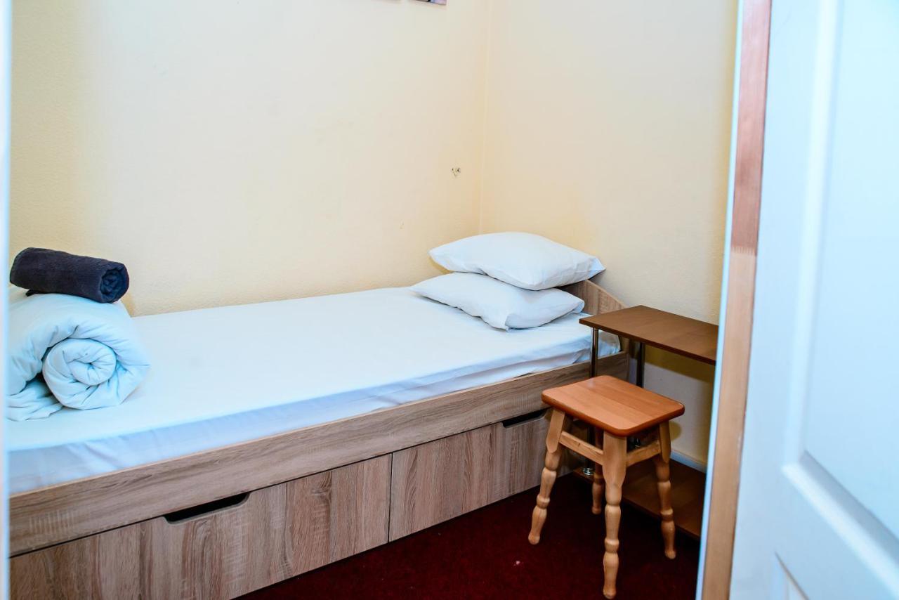 U-Compass Hostel Kiev Buitenkant foto