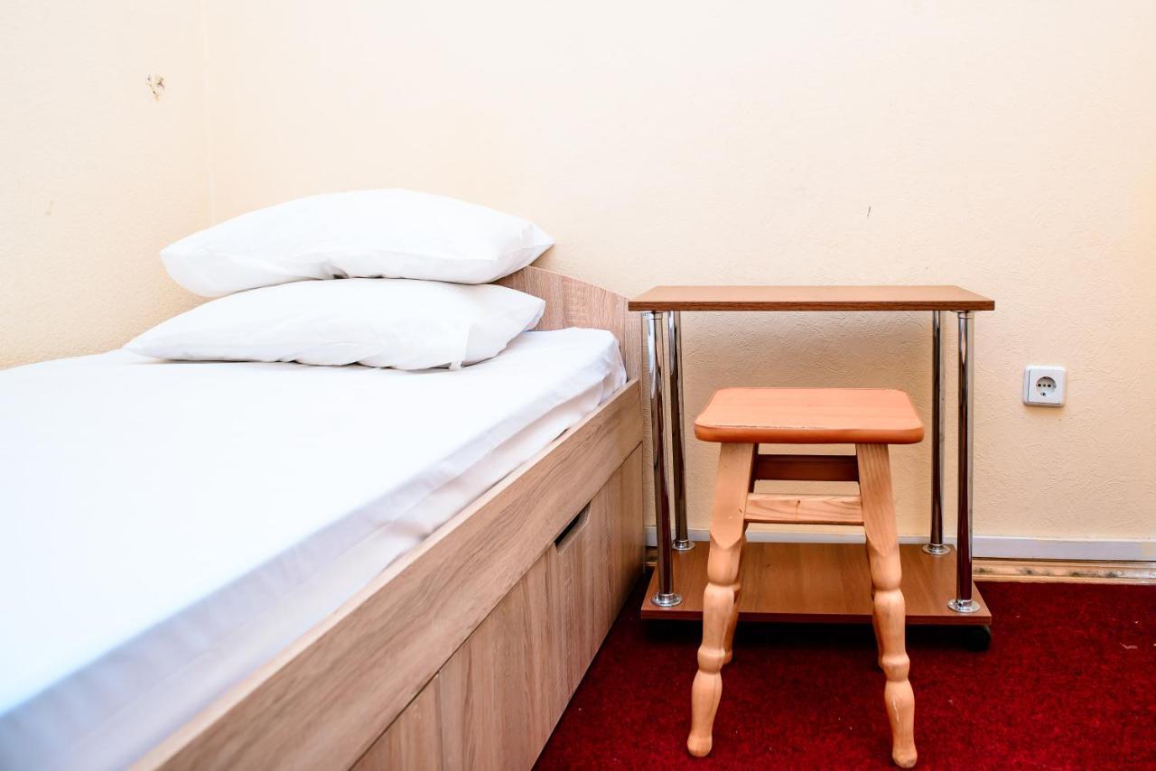 U-Compass Hostel Kiev Buitenkant foto