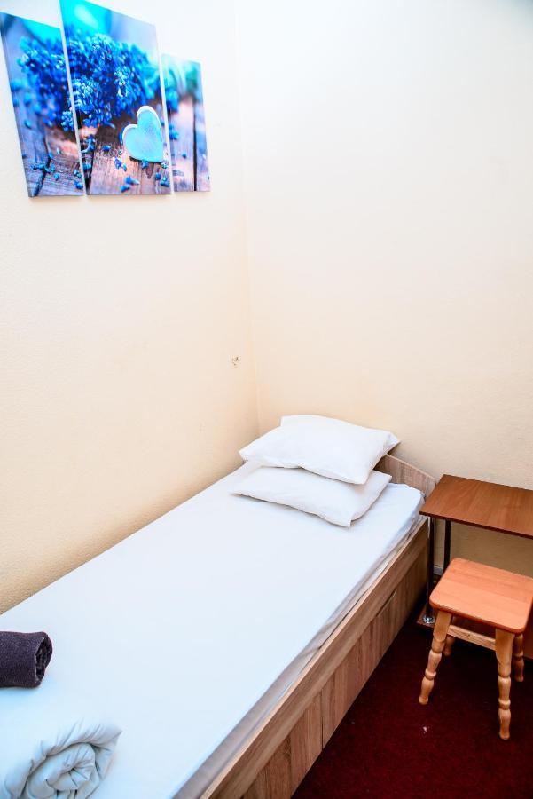 U-Compass Hostel Kiev Buitenkant foto
